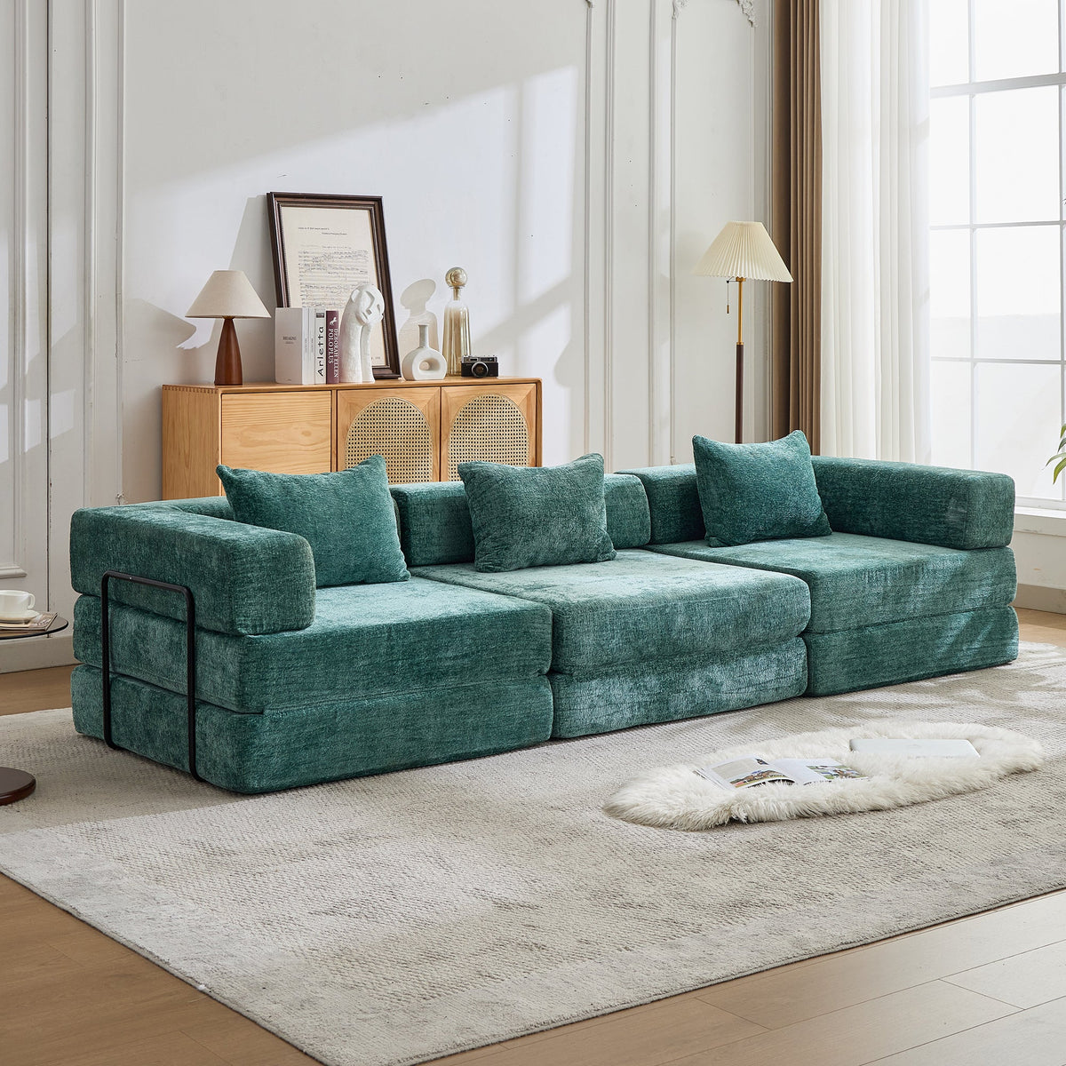 Sofá modular de chenil verde petróleo en un salón luminoso